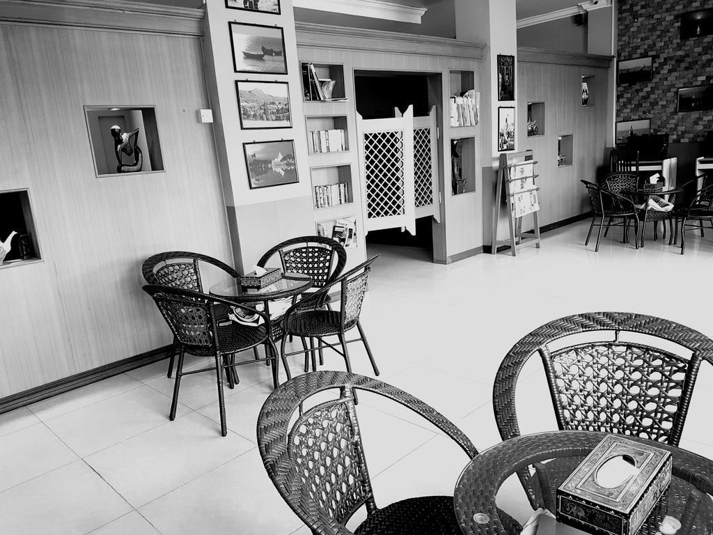 Hotel 63 Yangon Extérieur photo